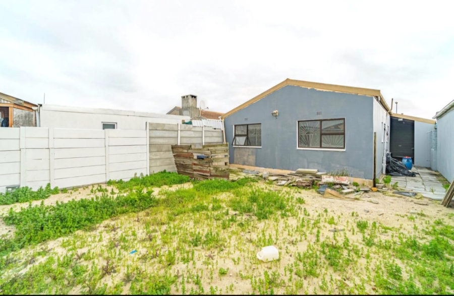 3 Bedroom Property for Sale in Strandfontein Village Western Cape